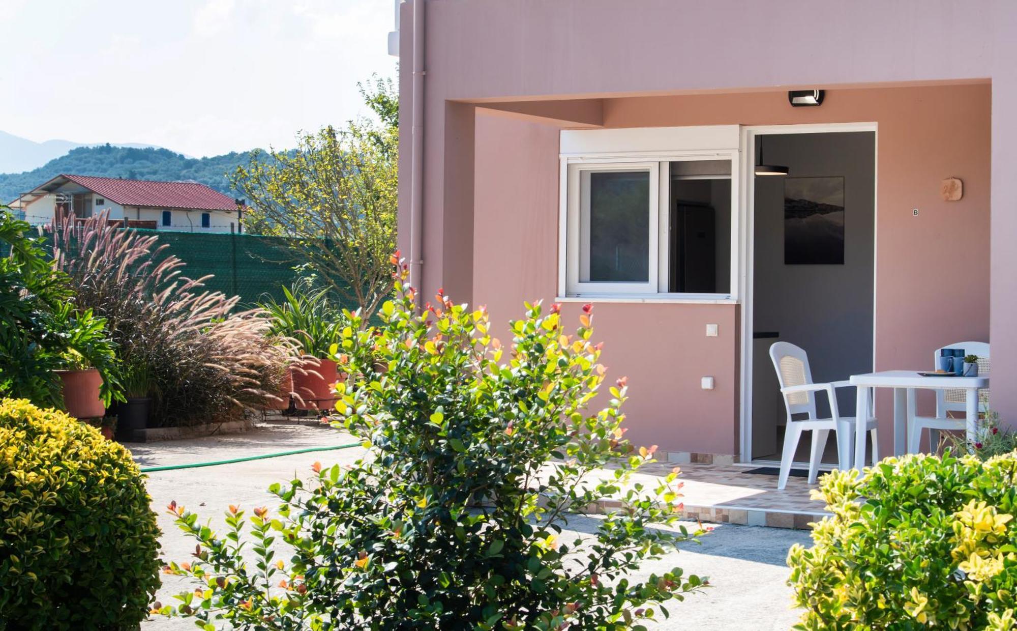 Ruellia Luxury Apartments Kalligoni Екстериор снимка